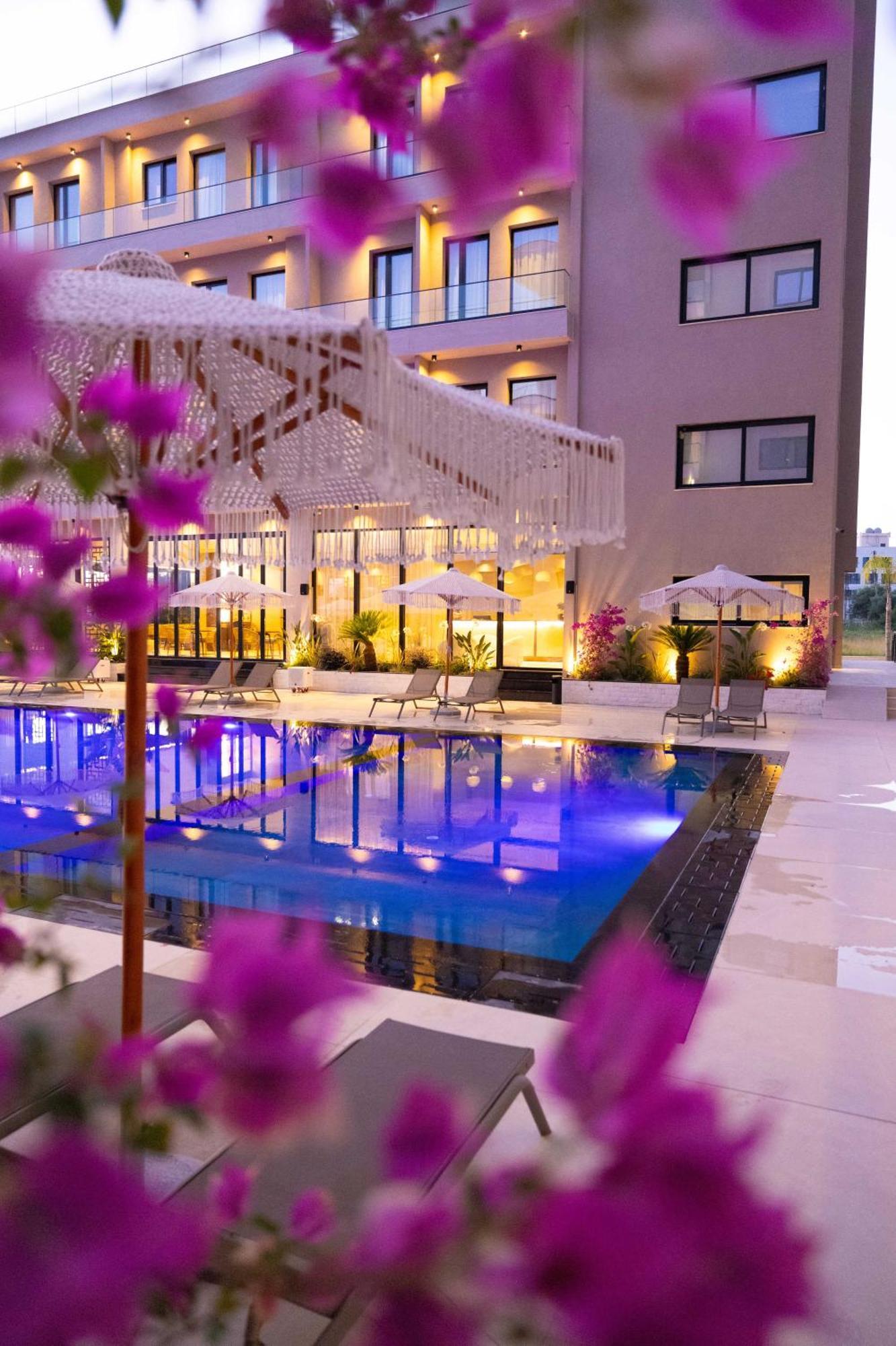 Tris3 Hotel Радима Экстерьер фото