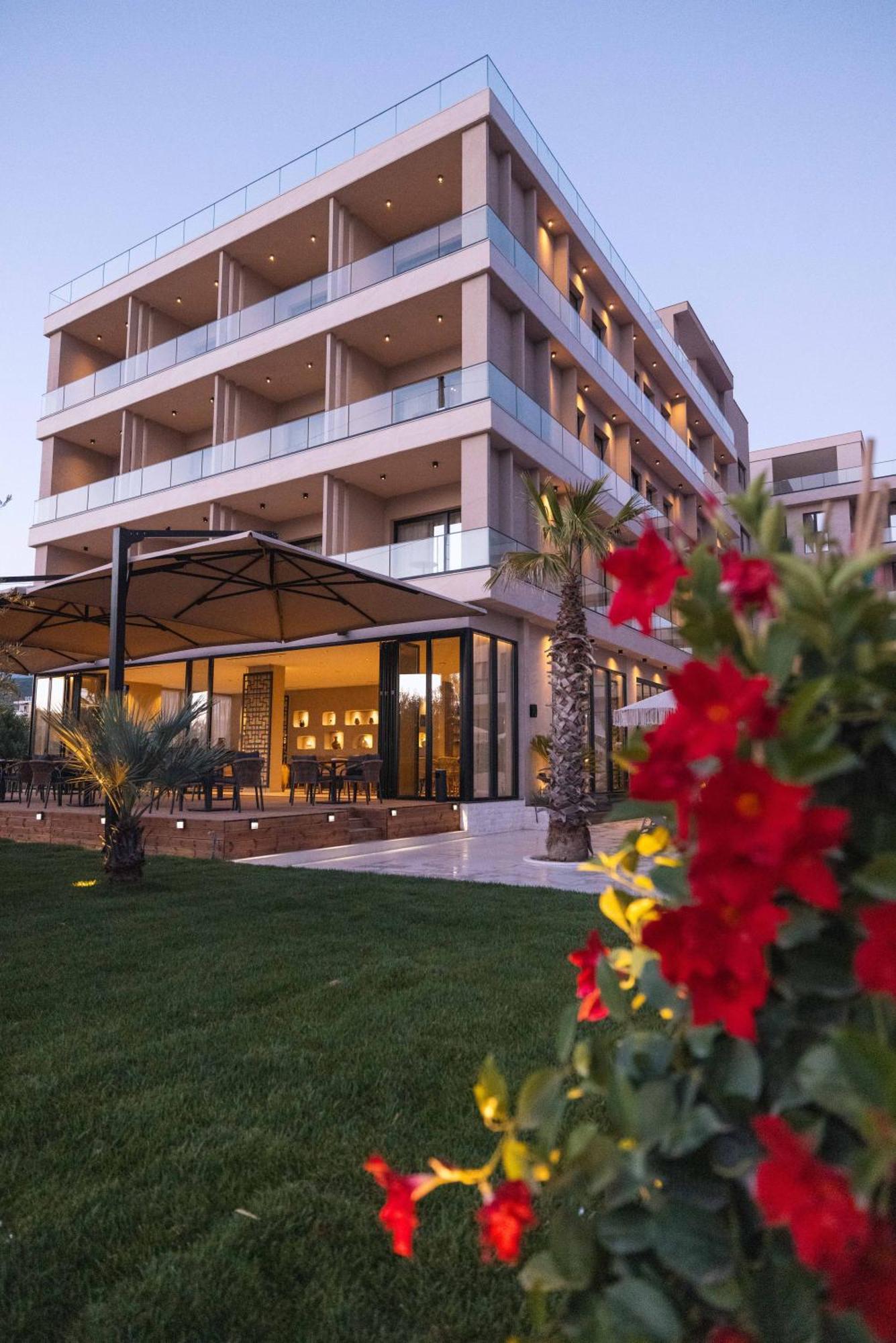 Tris3 Hotel Радима Экстерьер фото