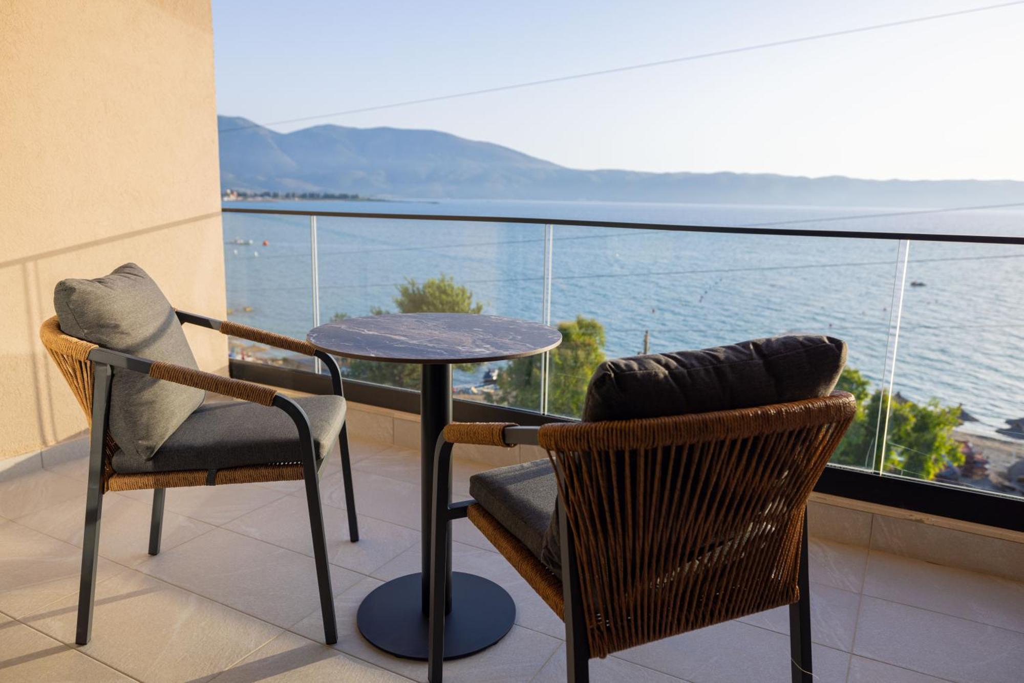 Tris3 Hotel Радима Экстерьер фото
