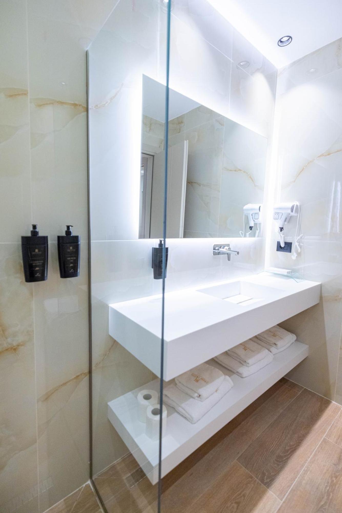 Tris3 Hotel Радима Экстерьер фото
