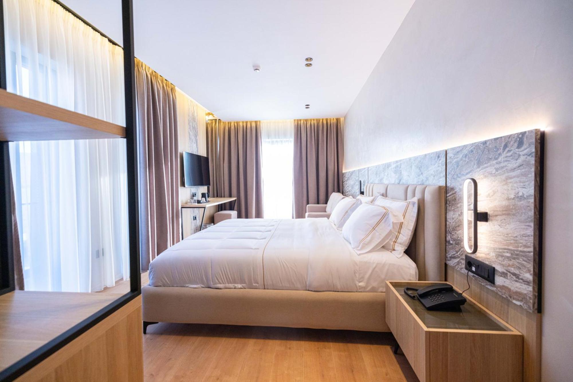 Tris3 Hotel Радима Экстерьер фото