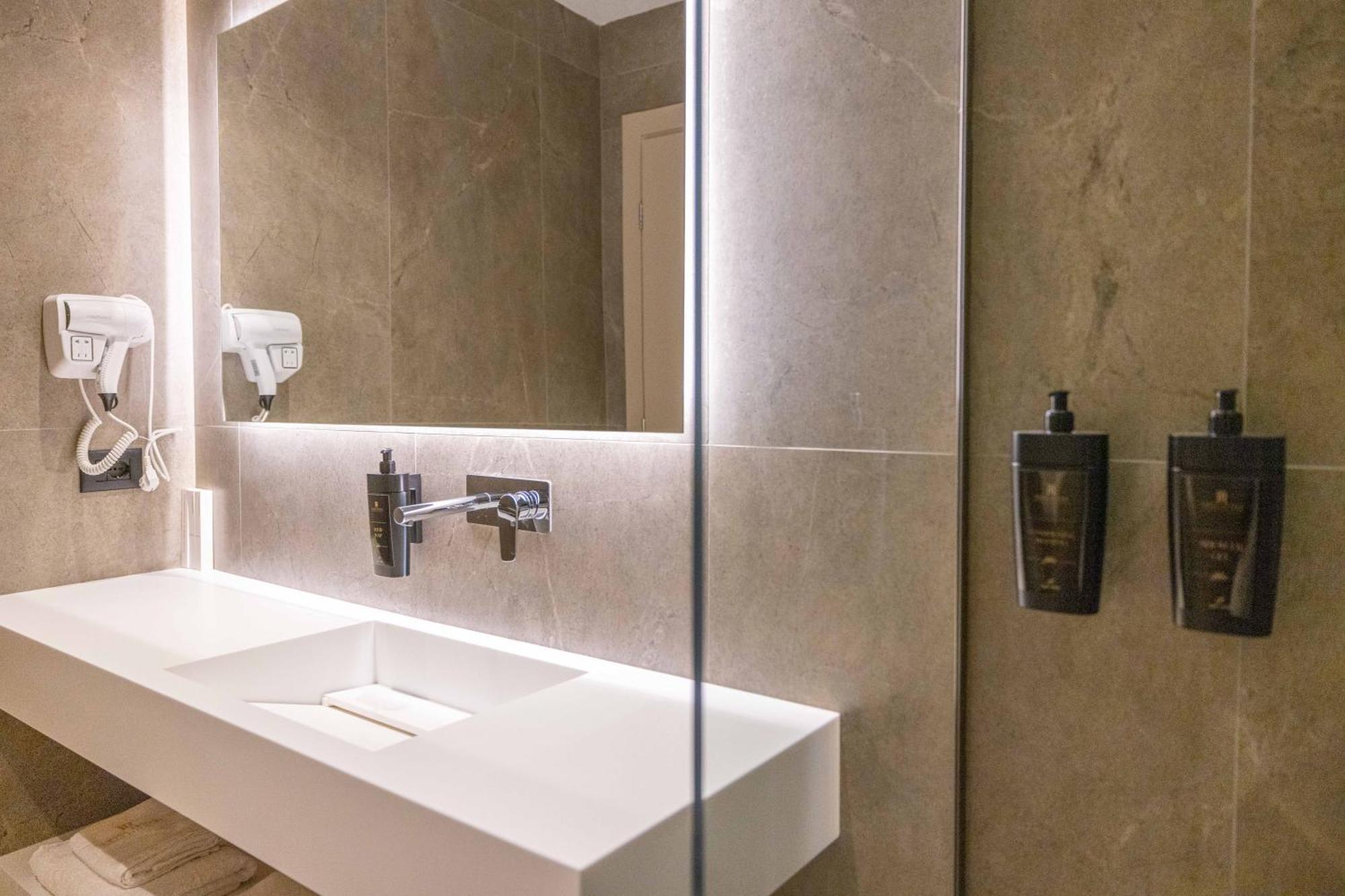 Tris3 Hotel Радима Экстерьер фото