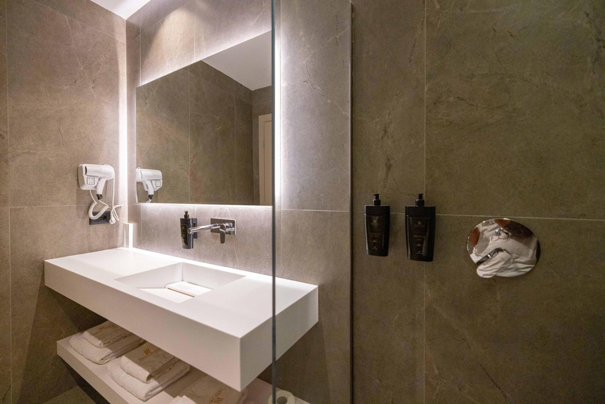Tris3 Hotel Радима Экстерьер фото