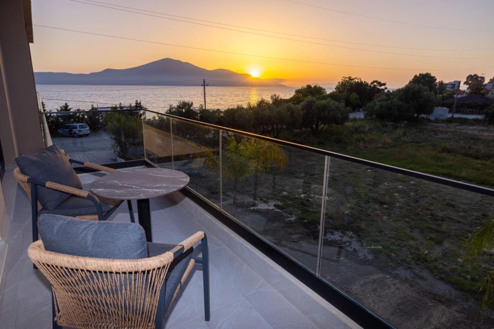 Tris3 Hotel Радима Экстерьер фото