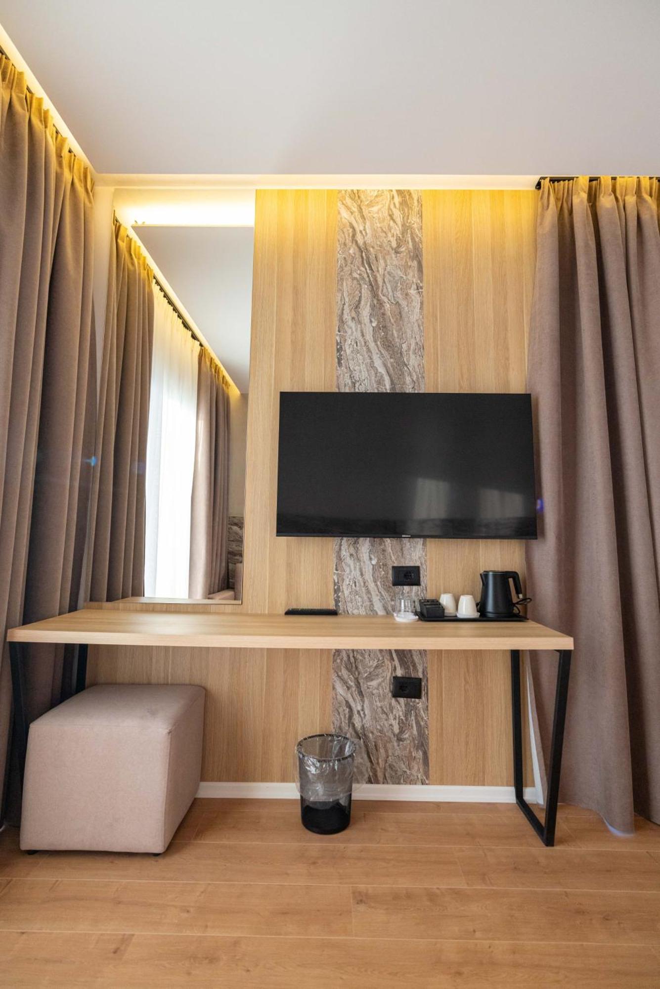 Tris3 Hotel Радима Экстерьер фото